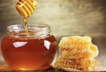 The Sweet Benefits of Buying and Using Local Honey from the Farmers Market